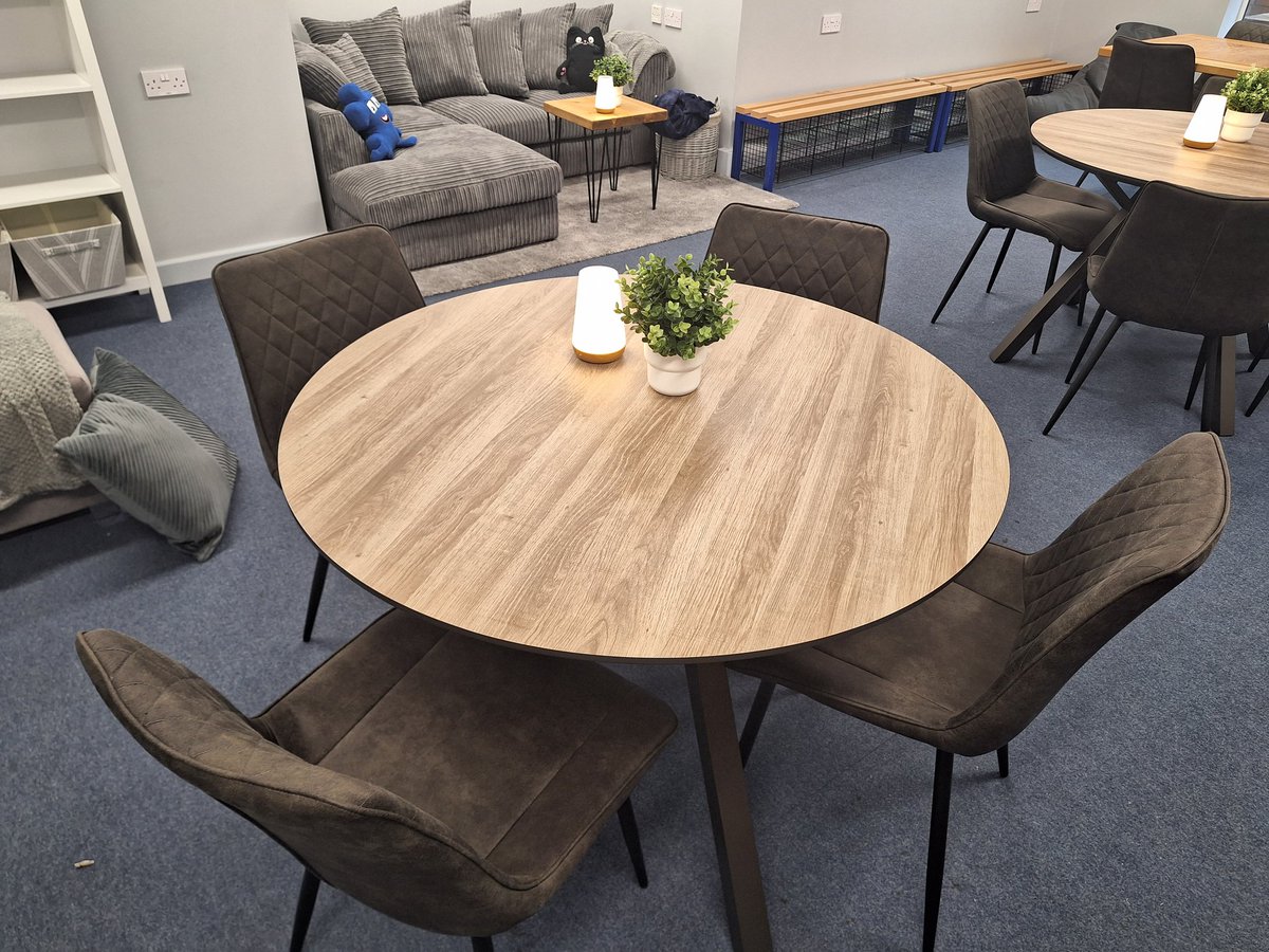 Shahana_tpc's tweet image. I just finished installing some therapeutic classrooms for year 3-4. In every room I create I add flexible seating areas that are cosy. These might be sofas, arm chairs, floor seating or beanbags and they are designed to be used as part of the learning space not as add ons!