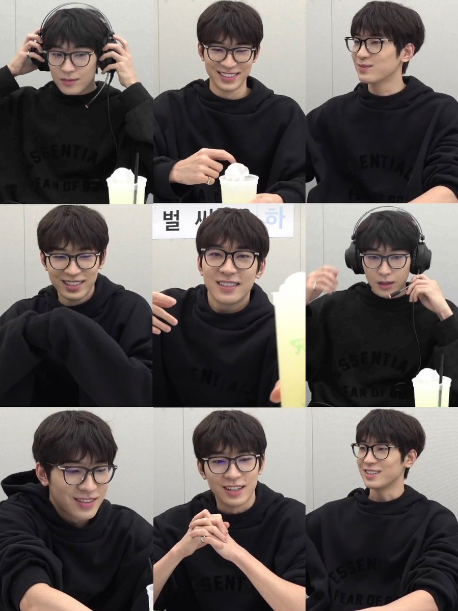 wonubliss's tweet photo. gamer wonwoo 🖤🎮 @pledis_17 https://t.co/DqvYggVcJu