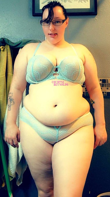 I got new outfits https://t.co/xELgDGBE8n