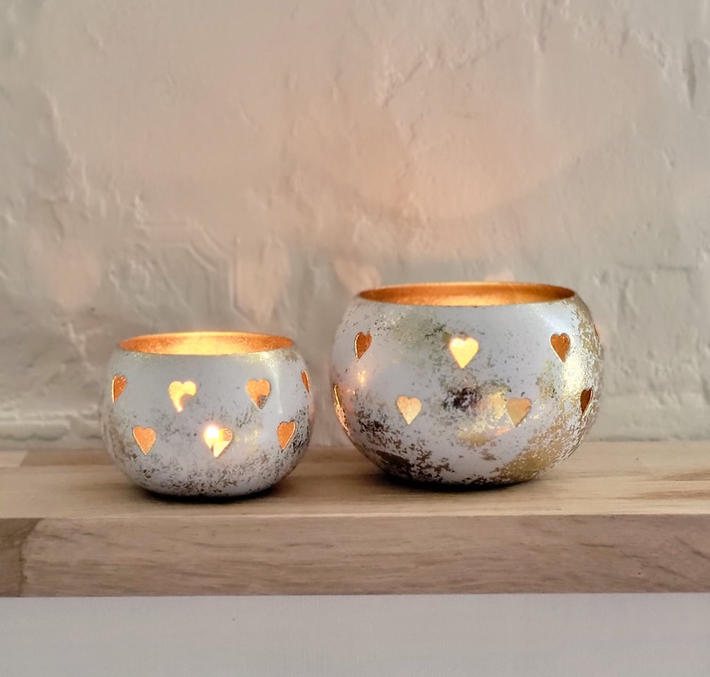 Embracing the beauty of simplicity ✨I love these new cutout heart tea light holders. They add such a warm and cosy touch to any room 💖

#UKGiftHour #UKGiftAM #giftideas #CWordSeptember
#shopindie #HomeDecor #shopsmall #CozyNights #SaturdayMorning