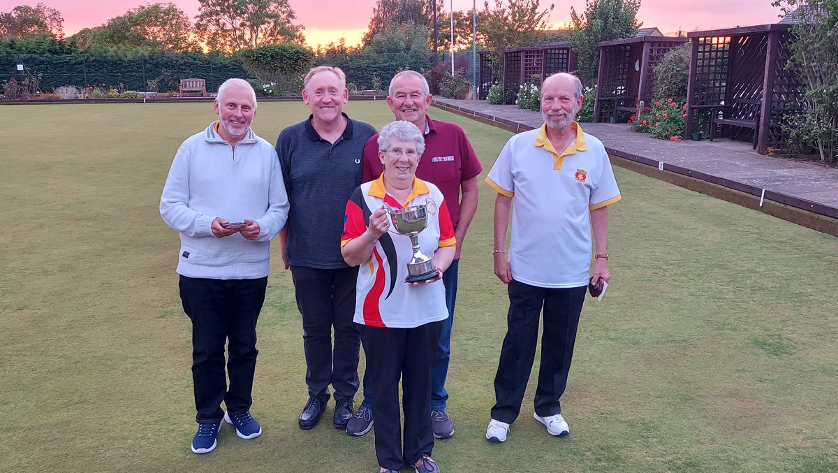 Our Friday night 7-7-3 league was completed last night with the top two teams playing against each other for the title. Congratulations go to our eventual winners, Mac Sibley, Sue O'Reilly, who played the last game. Colin Tompkins and Frazer Berry. kingsthorpebowlingclub.com/outdoor-lawn-b…...