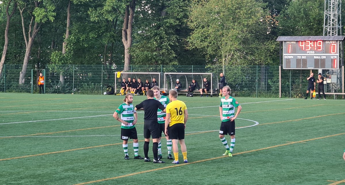 Yläkentällä nähtiin eilen kaikkien aikojen kolmosessa hyvätasoinen ja varsin fyysinen ottelu ÅIFK:n ja MaPS:n välillä. ÅIFK voitti ottelun 2-0 vahvan esityksensä päätteeksi

Linkin takana pidempää tarinaa:

futistajaviinia.blogspot.com/2023/09/aifk-m…

<a href="/AboIFK_FF/">FF ÅIFK</a> <a href="/MaPS_edustus/">MaPS/Edustus</a>  #kolmonenlänsi