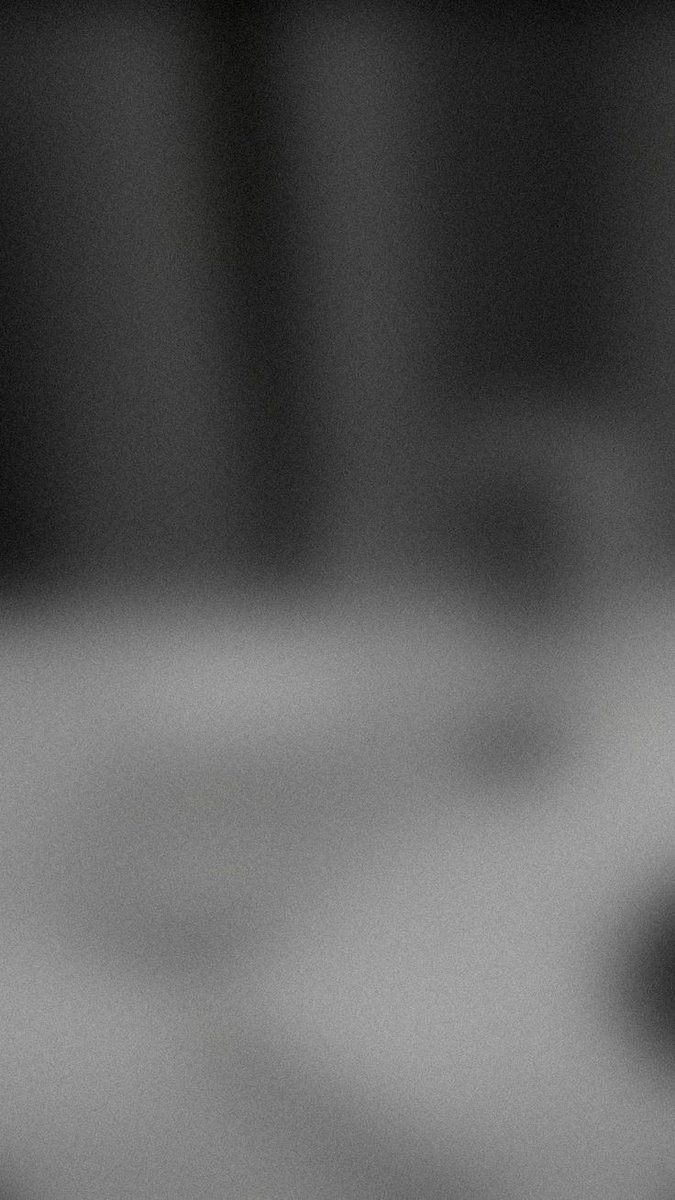 ⠀
     #กิตติปภาโชติ — หากจำแนกโลกใบนี้ด้วยสี ชีวิตของปัณณทัตคงมีเพียงขาวและดำ วัยแค่ยี่สิบเก้าแต่แสนใจร้าย เขาไร้ตรงกลางและตัดสินทุกอย่างจากผลลัพธ์

     กระนั้นก็เคยมีคนเปลี่ยนมุมมองของเขาได้สำเร็จ แม้สุดท้ายจะกลับสู่จุดเดิมเมื่อใครคนนั้นจากไปโดยทิ้งเขาไว้บนโลกไร้สีสัน
⠀