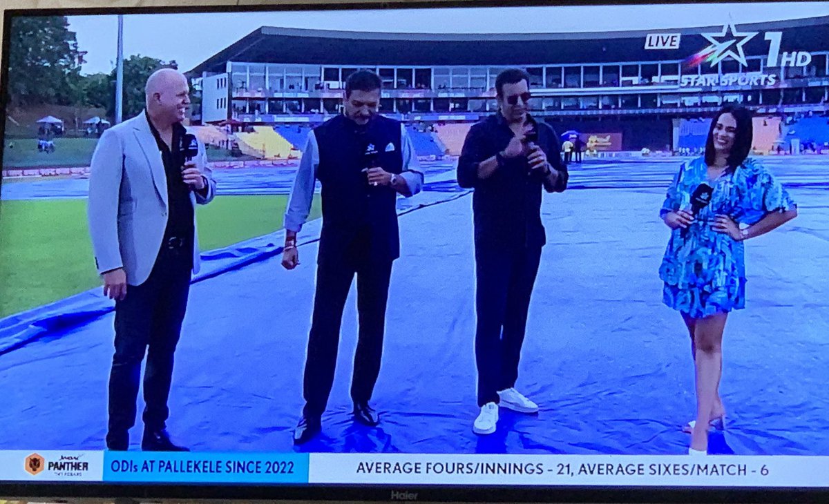 Abdullahspeaks7's tweet photo. Pitch &amp; ground coverd 
🙄🙄🙄
#INDvsPAK #Pallekele #rain https://t.co/sOJ8stmc1w