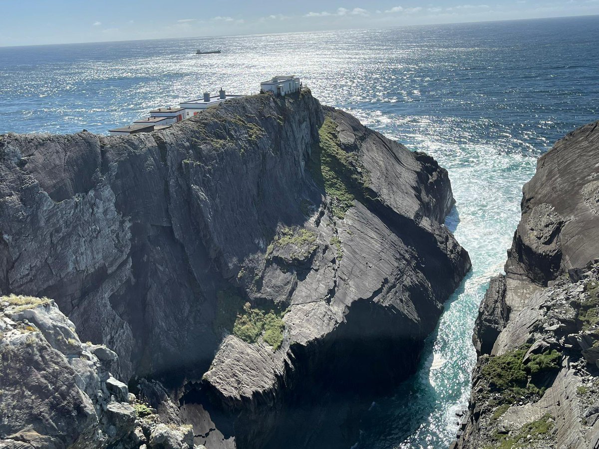SolwayTours's tweet photo. A few photos from our visit to the stunning Mizen Head yesterday, Ireland’s most South Westerly point.
#toursofireland #SolwayTours https://t.co/nwEHzwi88u