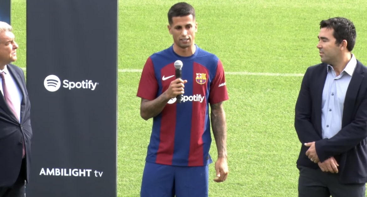 “Quiero agradecer (…) a mi madre que en el cielo me ve todos los días. Ella sabe lo que cual era el club con el que soñaba jugar y hoy lo he conseguido, lo logré.”

— João Cancelo💙❤️