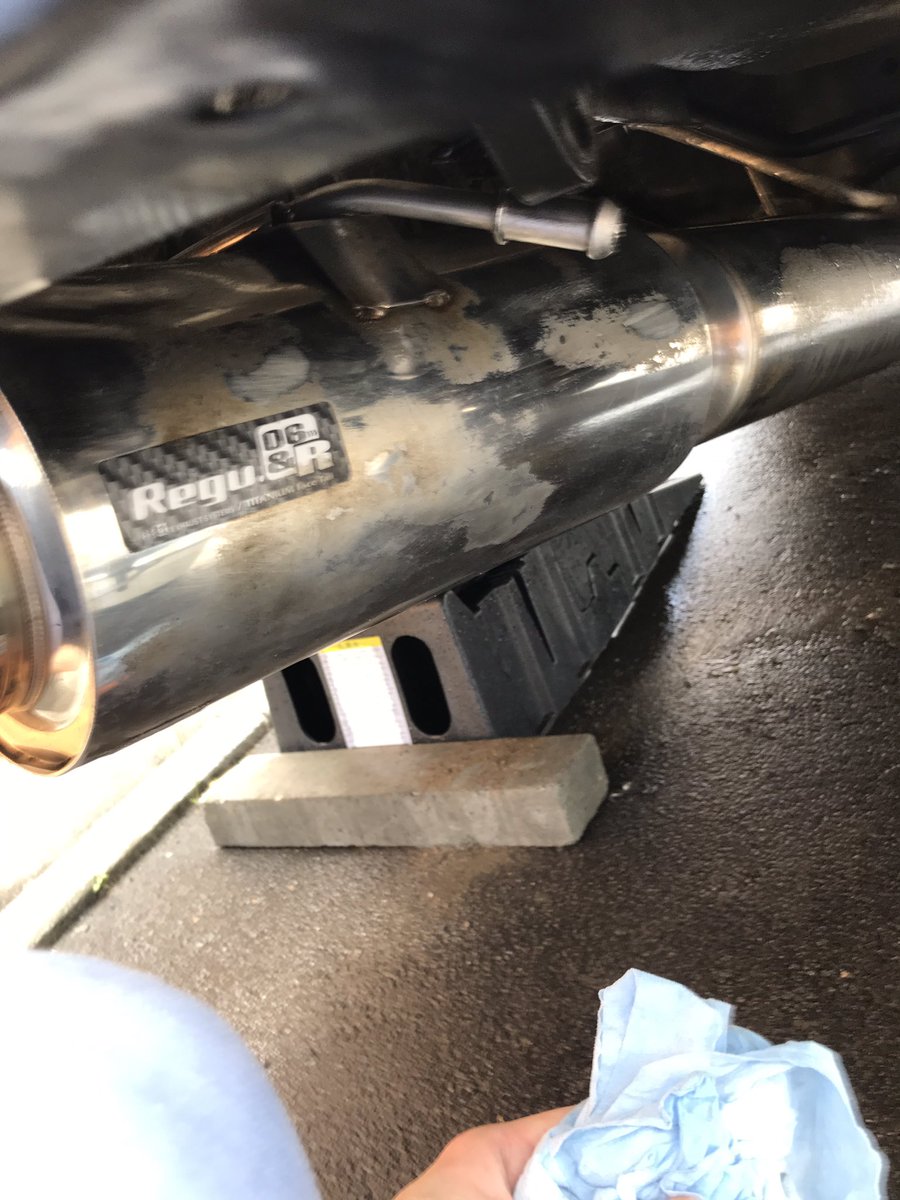 okayama_DIY's tweet photo. （過去DIY）
マフラーをピカールで研磨　購入時、熱焼けありの中古品でしたがピカールで全てが消えピカピカになりました。凄い... #車DIY　#DIY　#マフラー　#ピカール https://t.co/dn256BU8Qj
