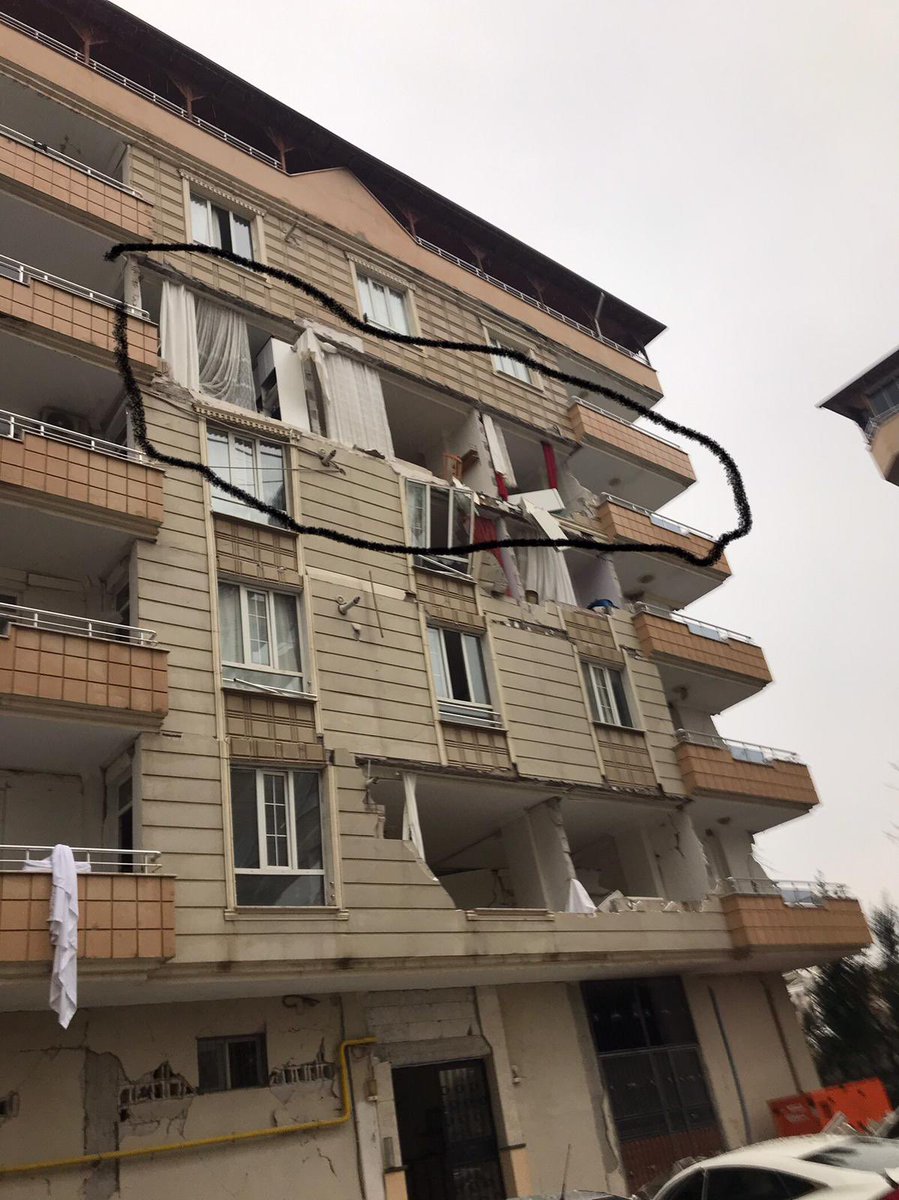 <a href="/Yusuf__Tekin/">Yusuf Tekin</a> Aynı binadan çıkan öğretmen arkadaşımın 3 yılı doldurduğu için tayin hakkı var benim 3 yılım dolmadığı için gidemiyorum kılavuz güncellenmelidir 3 yıl şartı kabul edilemez