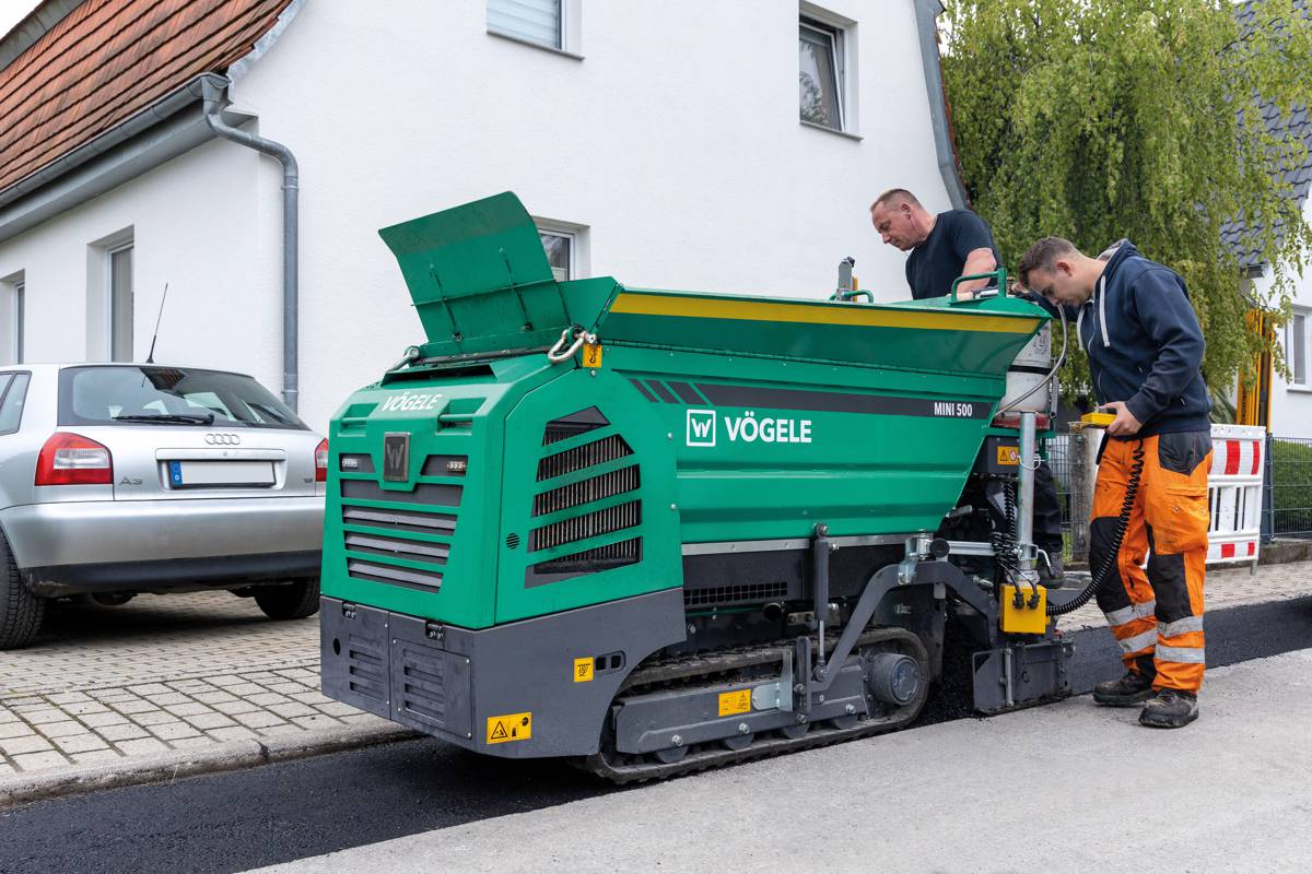 HighwaysToday's tweet photo. Vögele’s new Mini-Paver in big demand after successful launch in Europe.
#Asphalt #Paving #Paver #Vogele
@WirtgenGroup
https://t.co/Q7y2bVynBu https://t.co/nK6lWKaGOl