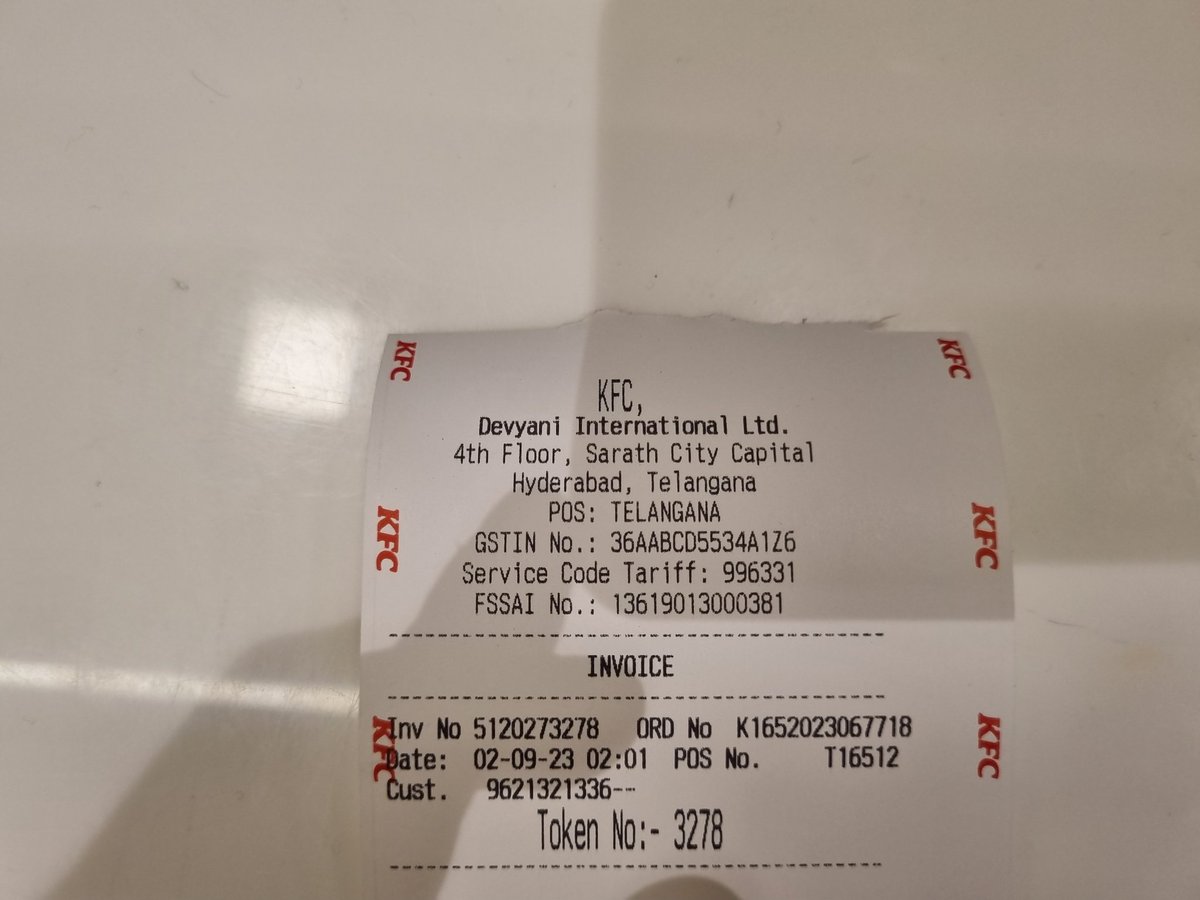 M_pothani's tweet photo. @KFC_India this bill says do a survey which is sent on your mobile🤣 and you people never take number on the fear of bad reviews. Accept your services are going down with the time. Can you tell me 2 differences between a street food and @KFC_India and the new strategy no managers https://t.co/znvoPmDcbc