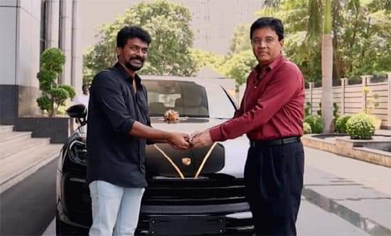 rasukumar's tweet image. படம் வெற்றி பெற்றால் கார் பரிசாகத் தரும் வழக்கத்தை ஆரம்பித்தது கமல் அல்ல, அஜீத் அவர்கள் வாலி படத்திலேயே அதை தந்துவிட்டார் என்றும், இல்லை கே.டி.குஞ்சுமோன் ஜெண்டில்மேனில் தந்தார் என்றும், இல்லை இது போல முதலில் ஷாருக்கான் தான் வழங்கினார் என்றும் விவாதங்கள் செல்கின்றன! 

எனக்குத்