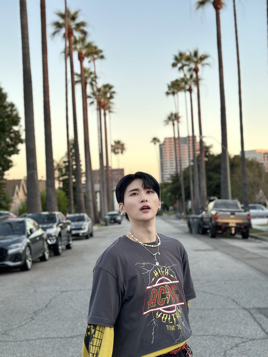 CRAVITY_twt's tweet photo. LA mood
#우빈 #Cheese https://t.co/M8JTR012Jc