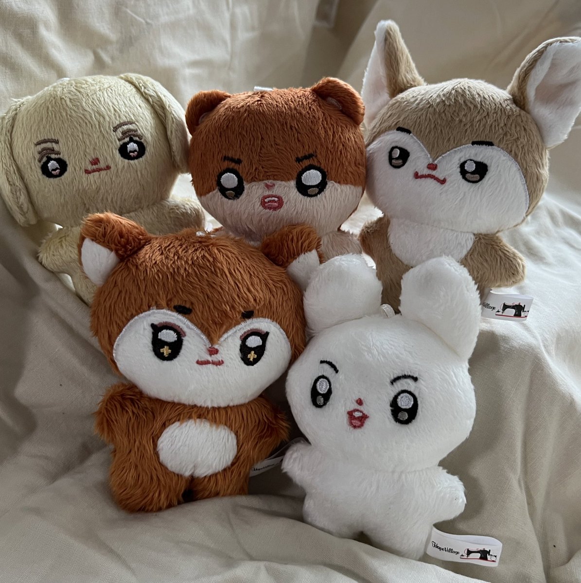 재업로드 양해 부탁드립니다🥹

무보정 앞뒤 실물입니다😍