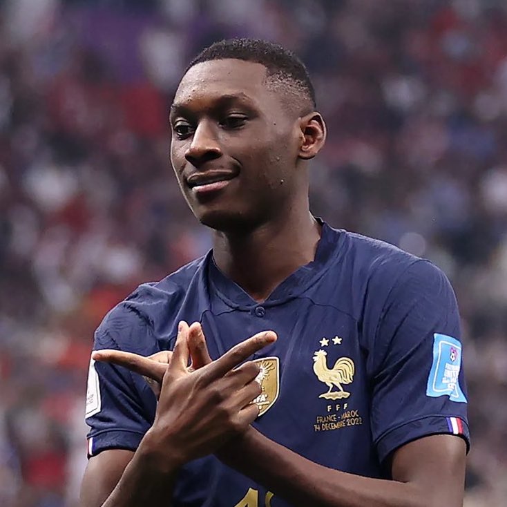 MarcooVfB's tweet image. PSG stellt einfach den unsympathischsten Angriff aller Zeiten💀
