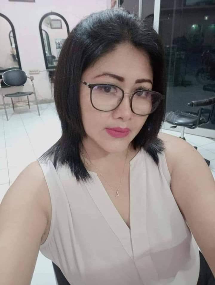 DewiyMala's tweet photo. Bagus nggak pake kacamata??? https://t.co/z28NCU6URW