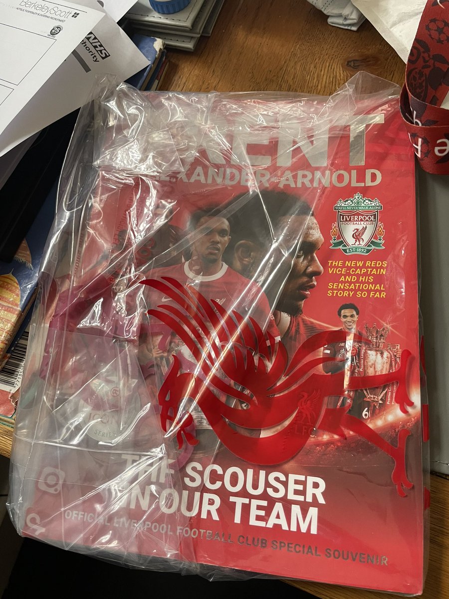 LFCRhinos's tweet image. @kop207pins @caitlinstevo14 cracking delivery for me today. Thanks the pair of you. Also got an 05 medal, Steve Highway book and another for my collection @mylfcbooks @reach_sport #LFCCollection #LFCPins #LFCBooks