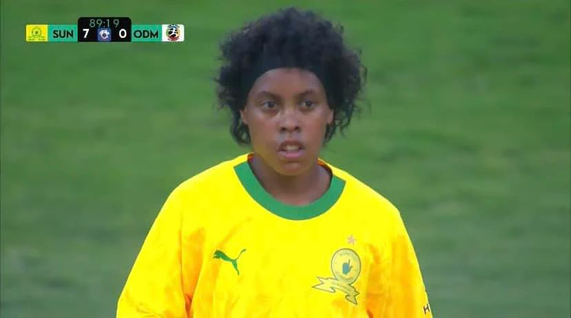 TrollFootball's tweet photo. Ronaldinho visited South Africa in early 2000's https://t.co/WHXtQWKQ5B