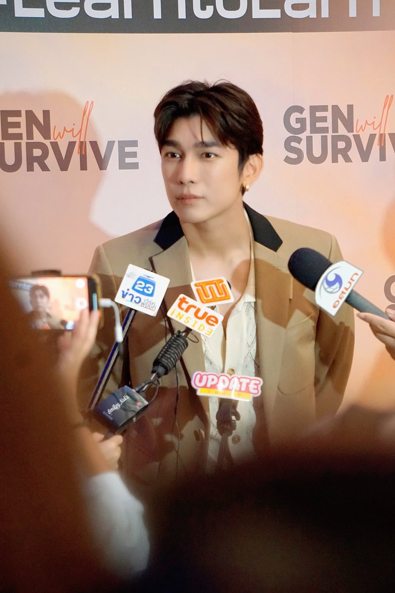 smiley_naka's tweet photo. เรามีรูปน้องมิวจากงาน #Genwillsurvive มาฝากนะคะ ตอนเรามาถึงพอดีที่น้องมิวกำลังสัมภาษณ์นักข่าวอยู่นะคะ 😍😍😊@MSuppasit #MewSuppasit #มิวศุภศิษฏ์ #mewlions #หวานใจมิวกลัฟ #GenwillsurvivexMew #SmileyNaKaphoto https://t.co/O5RcOb1Qjo