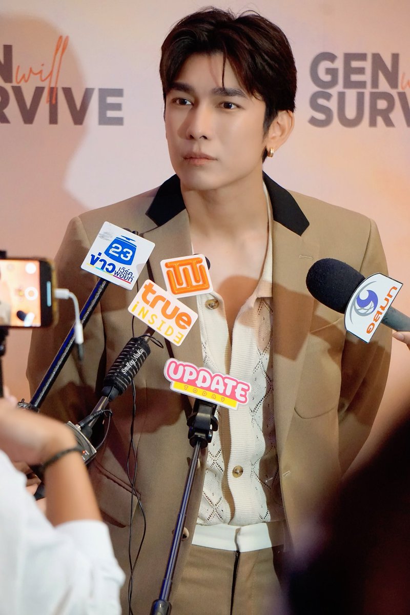 smiley_naka's tweet photo. เรามีรูปน้องมิวจากงาน #Genwillsurvive มาฝากนะคะ ตอนเรามาถึงพอดีที่น้องมิวกำลังสัมภาษณ์นักข่าวอยู่นะคะ 😍😍😊@MSuppasit #MewSuppasit #มิวศุภศิษฏ์ #mewlions #หวานใจมิวกลัฟ #GenwillsurvivexMew #SmileyNaKaphoto https://t.co/O5RcOb1Qjo