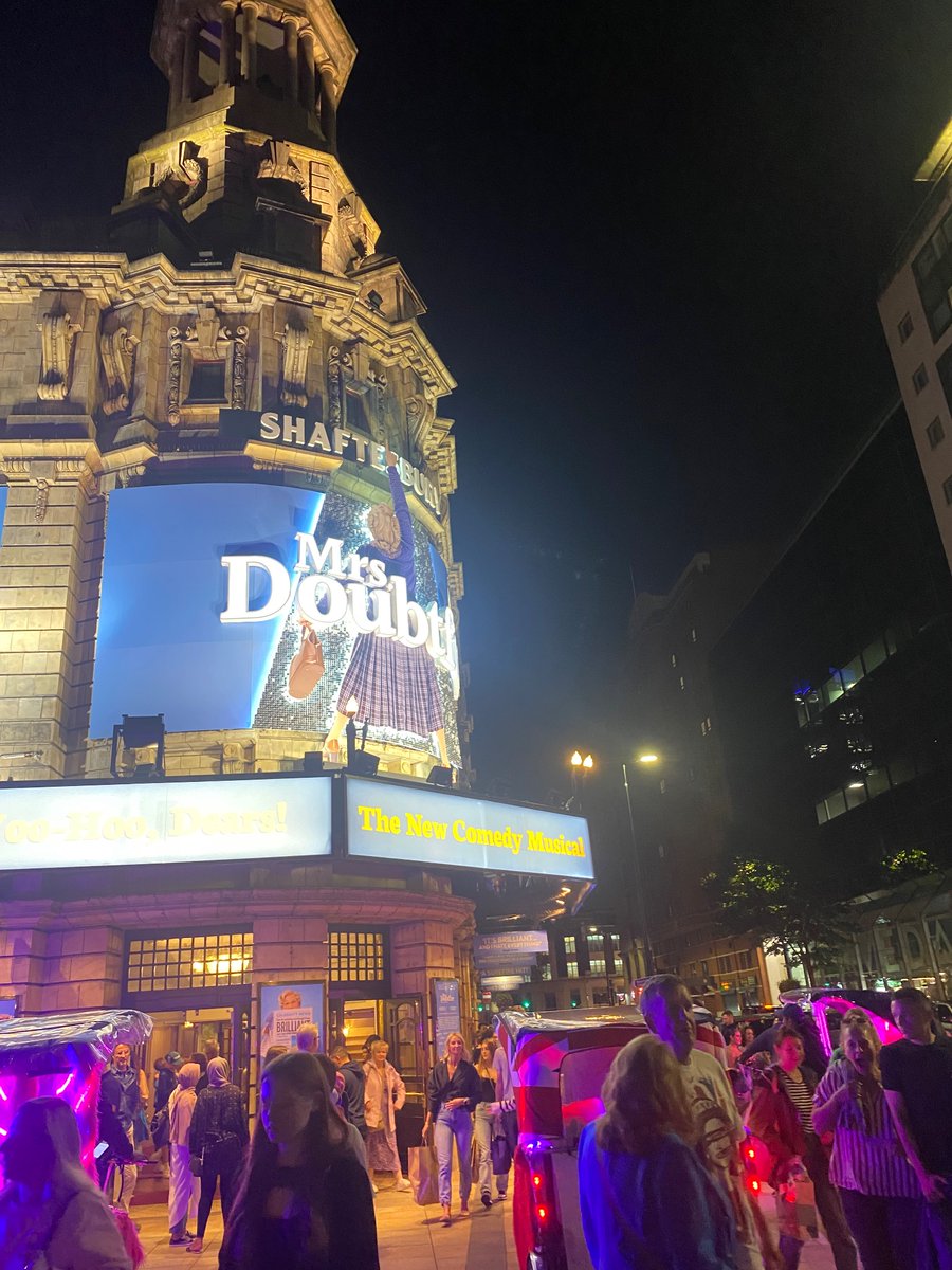Heardy1982's tweet photo. Really good night out last night @DoubtfireUK havenβt laughed like that for a while a lovely modern take on the 90s film #HelpIsOnTheWayDear https://t.co/pQwIky58dk
