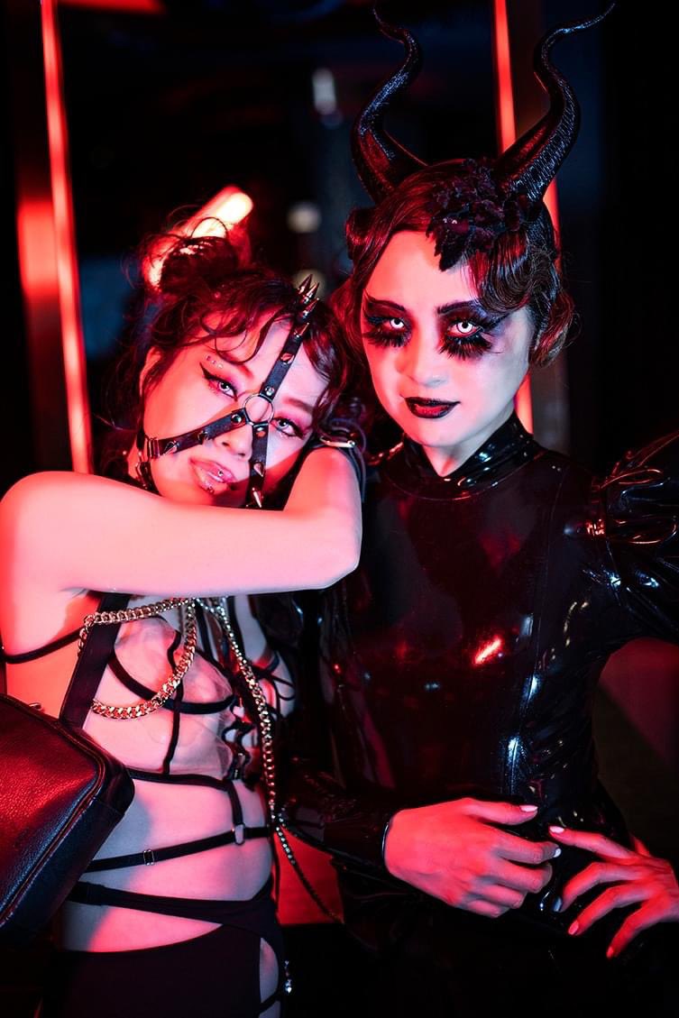 かわいい子猫ちゃんと。

✰⋆｡:ﾟ･*☽:ﾟ･⋆｡✰⋆｡:ﾟ･*☽:ﾟ･⋆｡✰

Photographer Makkusu . Photo
#トーチャーガーデン
#torturegardenjapan