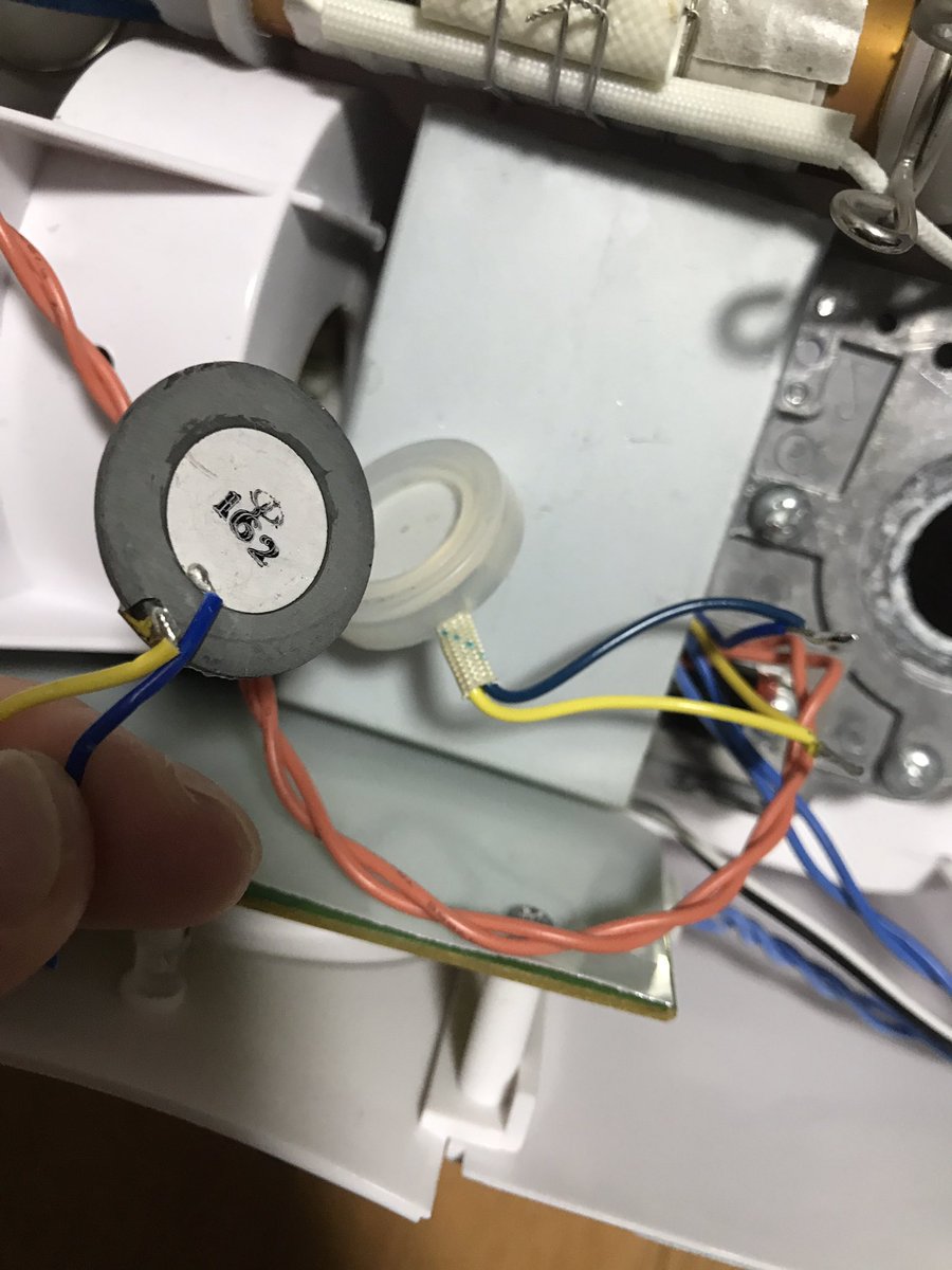 okayama_DIY's tweet photo. （過去DIY）
愛用していたハイブリッド加湿器の超音波振動子が故障部品どり加湿器から頂戴し交換し使えるようになりました。#DIY　#修理　#加湿器 https://t.co/Vo8eunovvV
