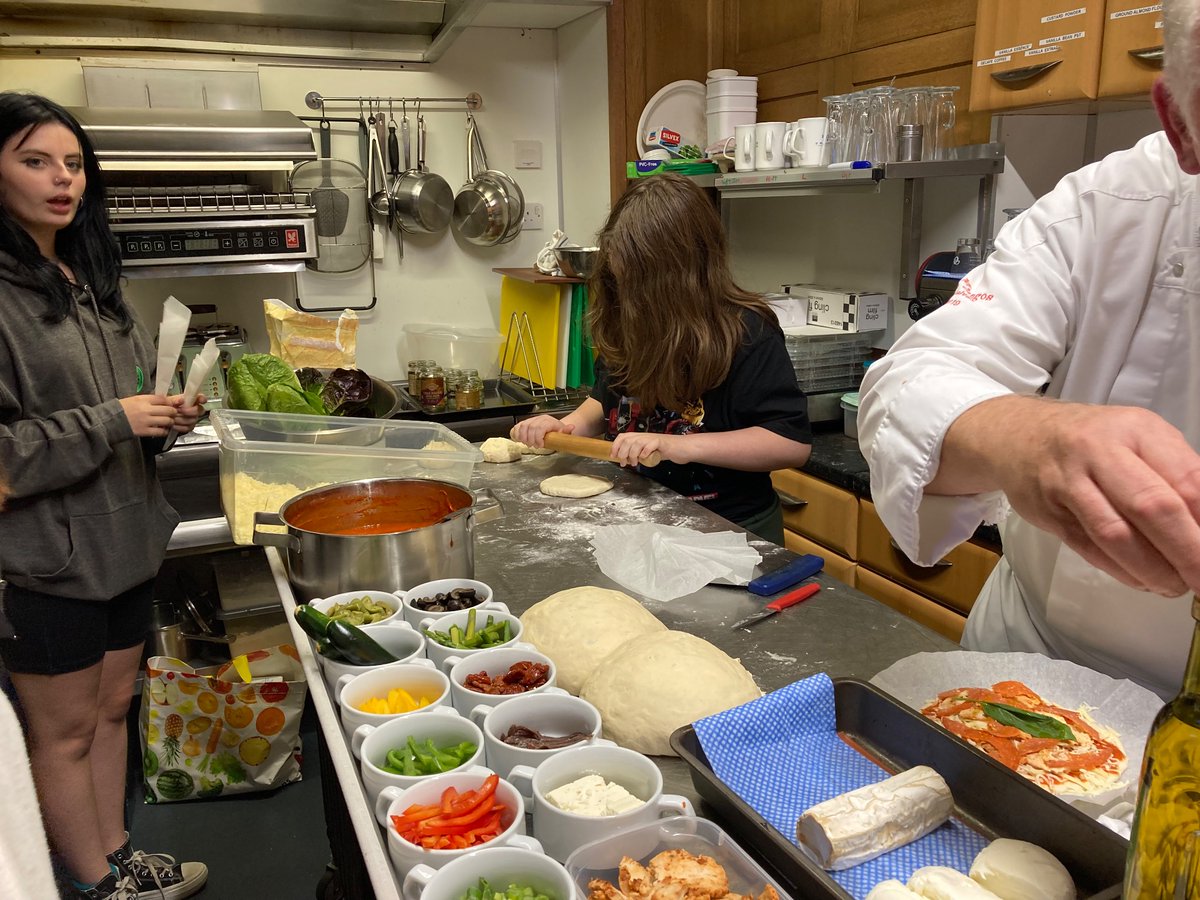 ConnectAlloa's tweet image. A wonderful cooking session last night where we made our own pizzas! Big thank you to Billy for running it for us
#connectalloa #youthwork #cookingsession #pizzamaking