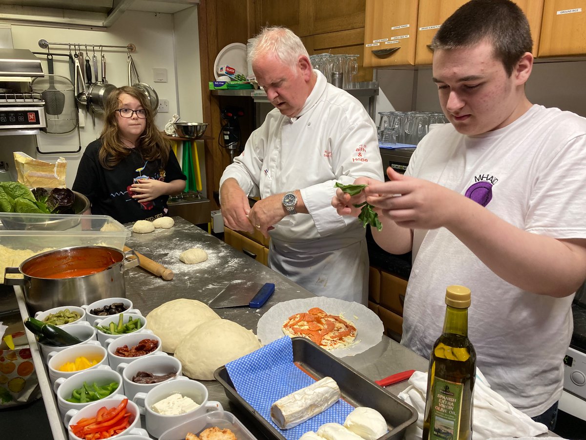 ConnectAlloa's tweet image. A wonderful cooking session last night where we made our own pizzas! Big thank you to Billy for running it for us
#connectalloa #youthwork #cookingsession #pizzamaking