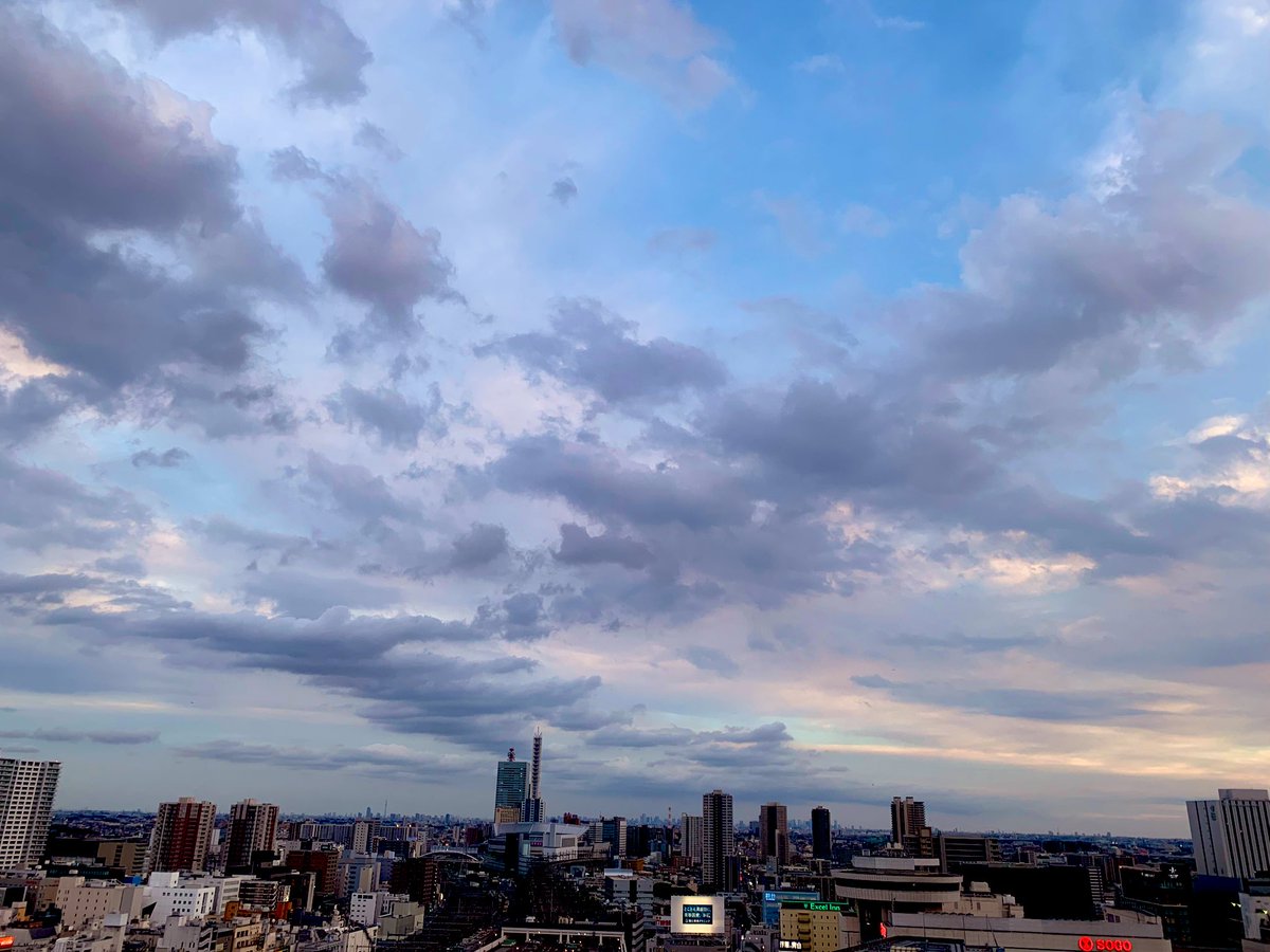 totenko_ohmiya's tweet photo. 今日は雲が多いですね☁️
ディナーも元気に営業中です✨

#イマソラ
#大宮
#レストラン https://t.co/sRB3oL9zmJ