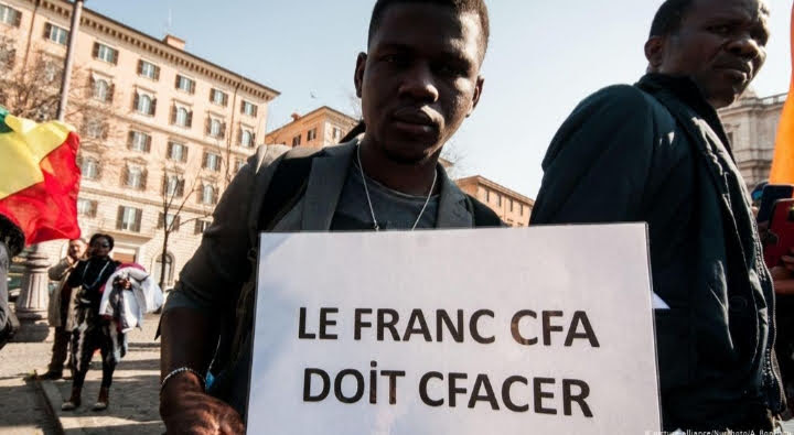 IgowaW's tweet photo. 🔴 AKÉWA 🐝❗
INCROYABLE CES #GENS SONT VRAIMENT DES MÉDIOCRES.
#franceDEGAGE
#ABASLAfrance
#ABASLEfcfa
#AFRIQUE https://t.co/r9wTZdxofP