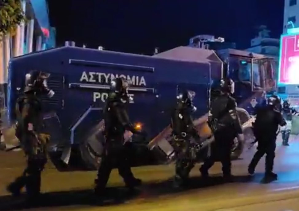 Police_Cy's tweet image. Η Αστυνομία Κύπρου συνεχίζει να προστατεύει τον πληθυσμό της Κυπριακής Δημοκρατίας. Χθες το βράδυ πήραμε μέρος σε επαγγελματική φωτογράφιση στο κέντρο της Λεμεσού.