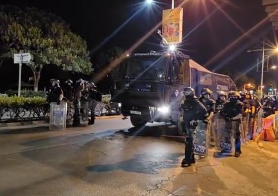 Police_Cy's tweet image. Η Αστυνομία Κύπρου συνεχίζει να προστατεύει τον πληθυσμό της Κυπριακής Δημοκρατίας. Χθες το βράδυ πήραμε μέρος σε επαγγελματική φωτογράφιση στο κέντρο της Λεμεσού.