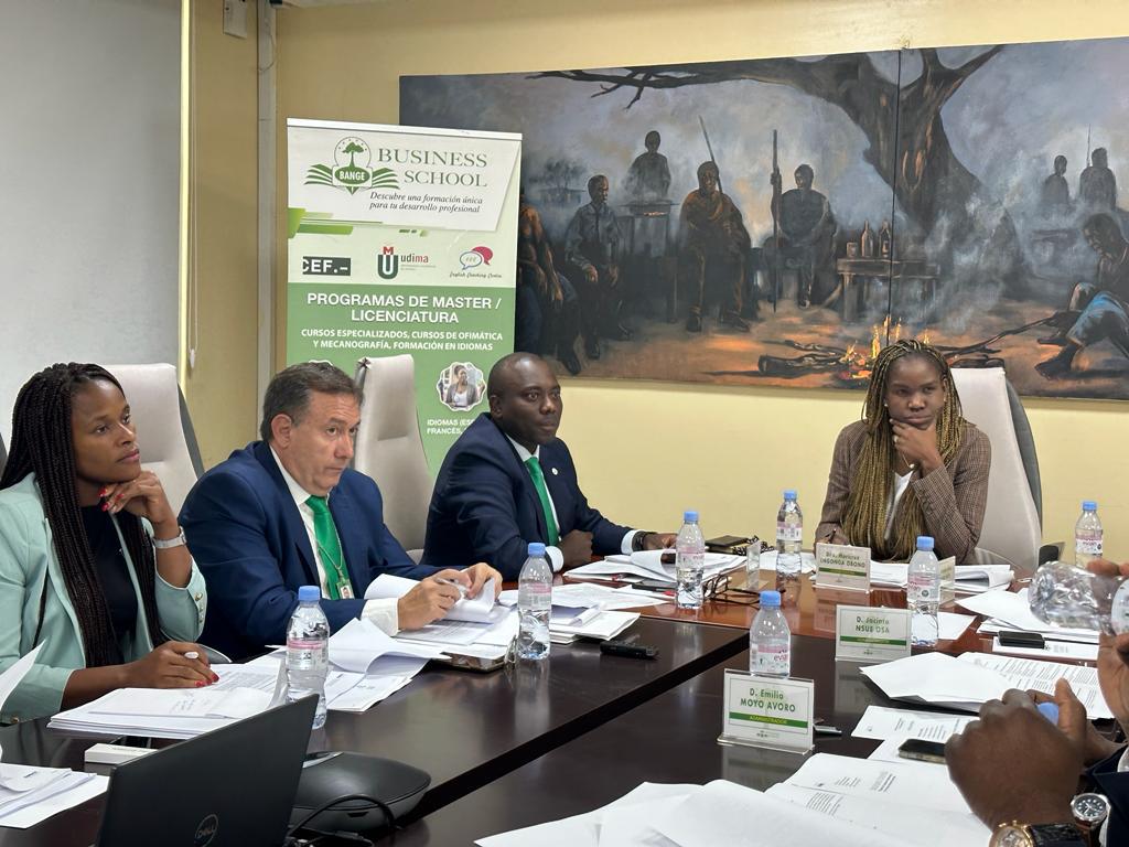 En la jornada del 31 de agosto, se ha celebrado la reunión del Consejo de Administración de la Sociedad BANGE Business School (BBS).

<a href="/bangeoficial/">Banco Nacional de Guinea Ecuatorial</a> <a href="/BangeSv/">bangeSV</a>  <a href="/BangeImpulsa/">BANGE IMPULSA</a> <a href="/AhoraEg/">AHORAEG</a> <a href="/GuineaMarket/">GUINEAMarket</a> <a href="/AACAPITAL19/">A&A CAPITAL</a>