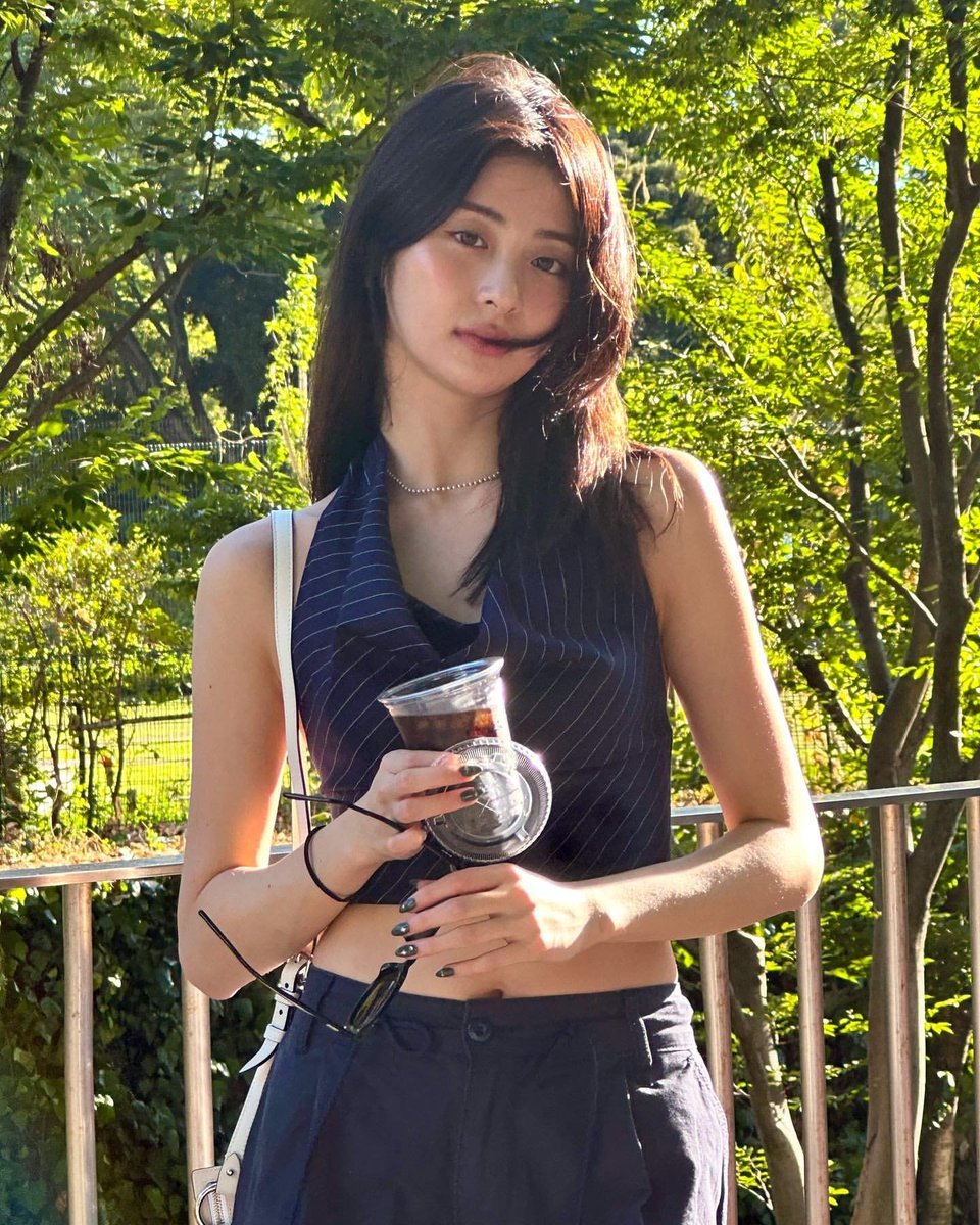 i think she should be able to have 20 girlfriends