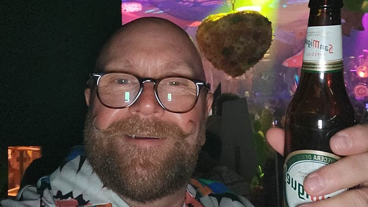 Club Class! Grandfather takes £23 Ryanair flight from Newcastle to Ibiza for a night of partying in Pacha... because there was nothing to watch on TV trib.al/7Qffevf