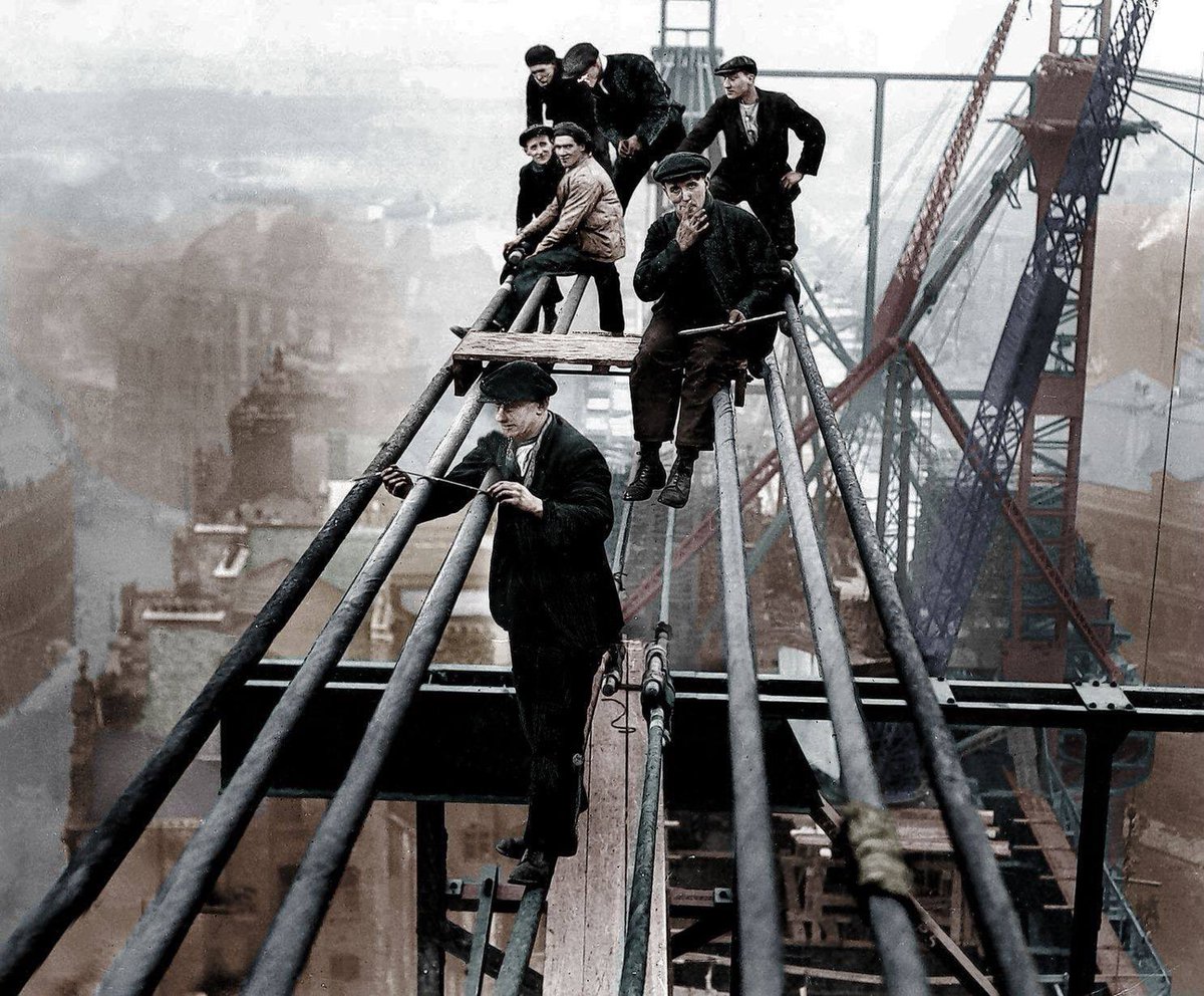NCL_Uncovered's tweet photo. Great photo taken during the building of the Tyne Bridge in 1927 https://t.co/147wFBqxnN