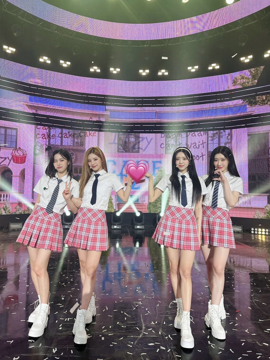 ITZY tweet media
