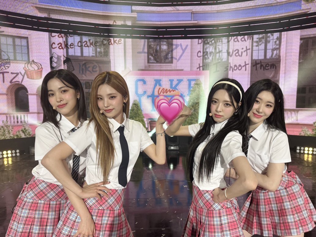 ITZY tweet media