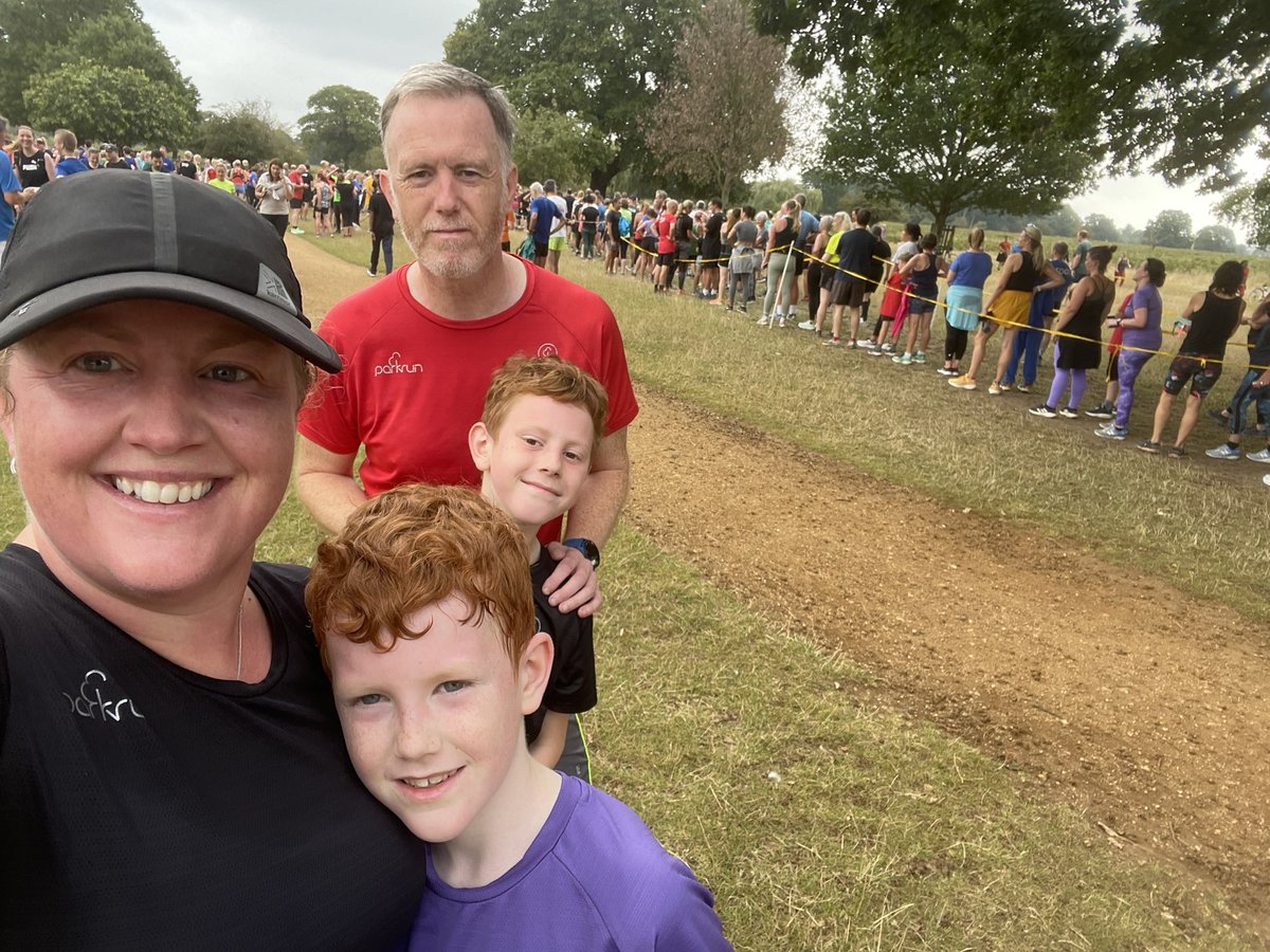 AmyAbethell's tweet photo. @colwickparkrun touristing at @bushyparkrun today. Wowzers there is a lot of people. Great experience, thank you to all the volunteers. 👏🏻👏🏻 https://t.co/lQsPV54bU6