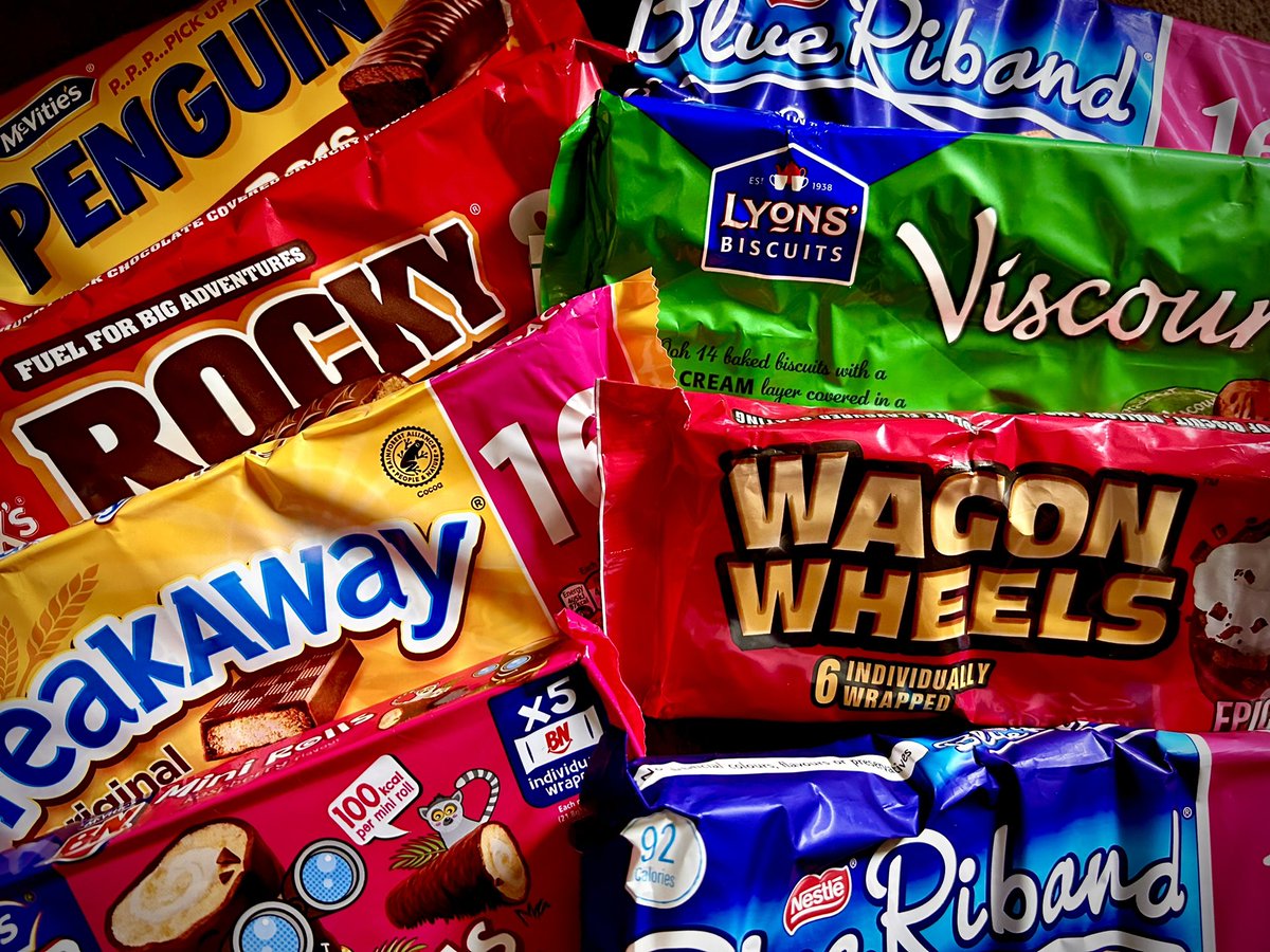 Today we have our @Chiefradio1 3rd birthday fundraiser!!! It’s our Retro Saturday and features brilliant entertainment from @HanleyandBaird @remember_when4 @KidsRockEvents and much more!! Also got to love a retro biscuit! @McVities @_WagonWheels @Nestle