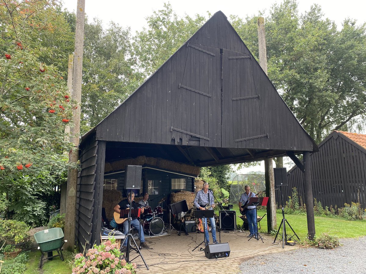 JohanBokma's tweet photo. Vechterweerd Event een weekend bomvol activiteiten! @FestivalDeVecht Even koffiedrinken bij @Boerhoes met bijzonder vervoer van @HiawathaActief hoe leuk is dat! https://t.co/lyp11iulFZ