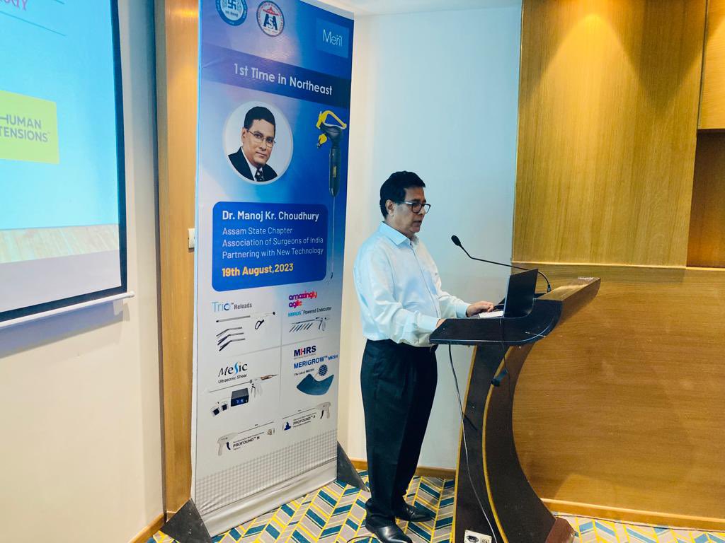 NemcareHospital's tweet photo. Dr. Manoj Kr Choudhury captivating the audience with his insights on the HandX Robotic system during a talk at the CME of Guwahati City Chapter of Assam Chapter of ASI on August 19th, 2023.

➡️ Follow us for more information 

#nemcarehospitals #nemcare #healthcare #cme https://t.co/nlZLWZ7uHy