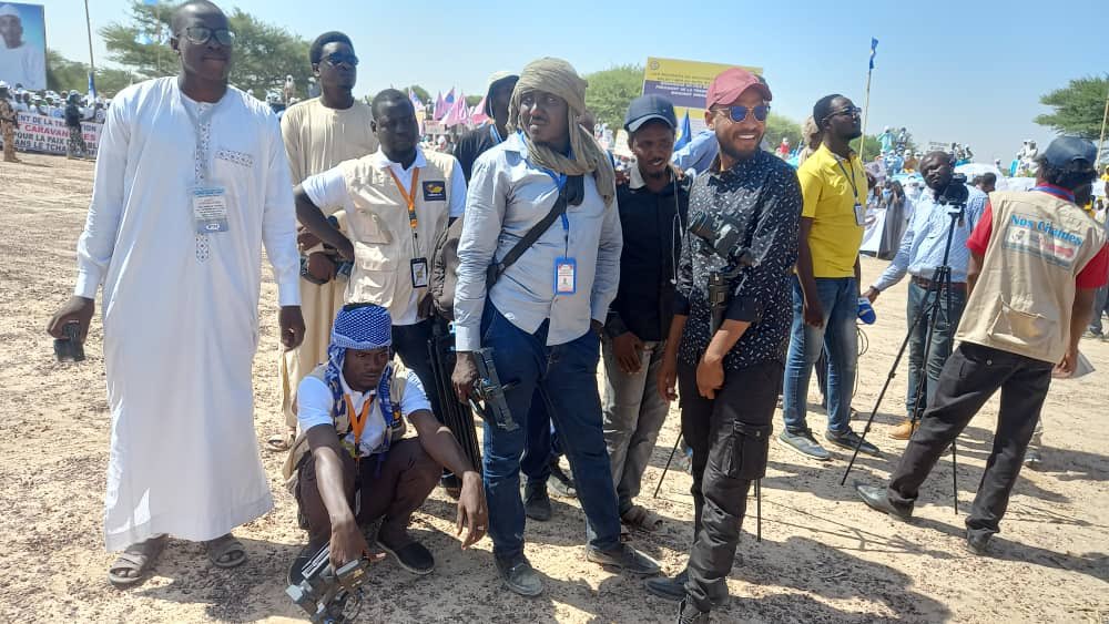 Pamguebienvenu's tweet photo. #Tchad | Encore une fois, des journalistes écartés par la garde présidentielle à Mao. Un manque de respect flagrant envers notre métier qui perdure. #LibertéDeLaPresse https://t.co/XRLImxwDfH
