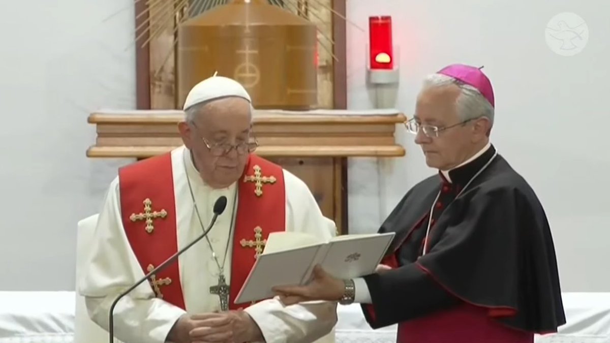 ShalomWorldTV's tweet photo. "The entire Church is close to you, and your community and it is truly Catholic"
"I keep you in my prayers and bless you from my heart"
#PopeFrancis recited the Hail Mary and imparted his apostolic blessing.
#ApostolicJourneyToMongolia #HopingTogether #Mongolia https://t.co/8jg6ImpIyj