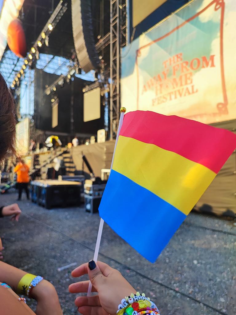 ttwlgst91's tweet photo. RT! FOR BARRICADE AT NEXT CONCERT 🍀🤞🕯️✨🧿🪬📿 https://t.co/cJgOKte1tN