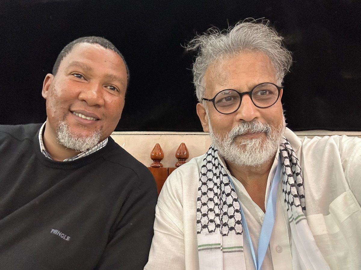 TusharG's tweet image. Visited Qarbala &amp;amp; Najaf in Iraq. Witnessed Ziyarat, incredible 100s of thousands walking &amp;amp; such great arrangements made for them, all voluntary. Also visited shrines of Imam Hussein &amp;amp; Hazrat Ali. 2 legacies together grandson of Mandela &amp;amp; Great grandson of Ba &amp;amp; Bapu.