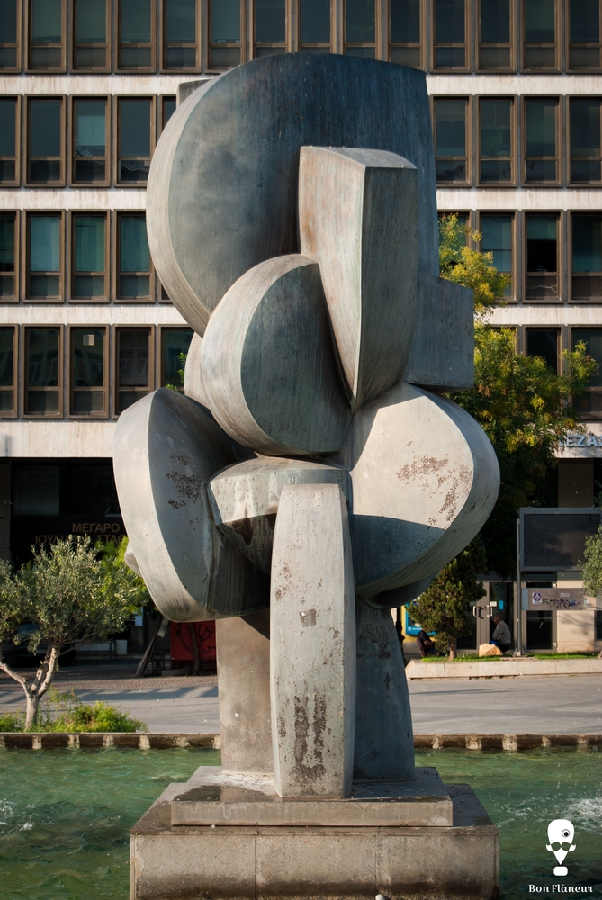 Η γλυπτική είναι ένας τρόπος "μη λεκτικής επικοινωνίας" και οι Έλληνες υπήρξαν πρωτοπόροι σε αυτό. Ο λόγος που ασχολήθηκαν με την γλυπτική δεν είναι μόνο ο αισθητικός που συνήθιζαν να είναι ιδιαιτέρως όμορφα και με αδιανότητες λεπτομέρειες ή επειδή η κατασκευή τους διέπεται από