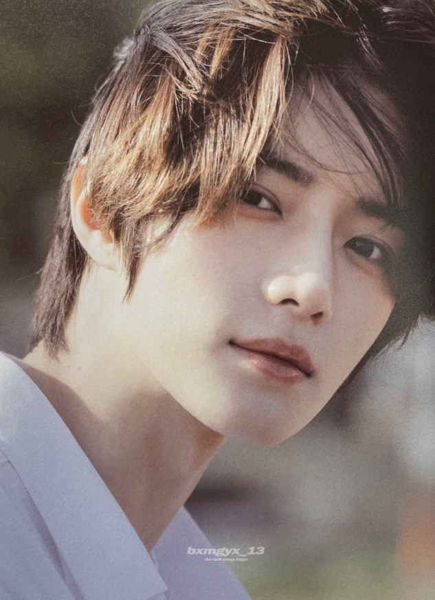 AboutMusicYT's tweet photo. TXT's Beomgyu is absolutely beautiful in new shared pictures. https://t.co/5AQpuGQb5H