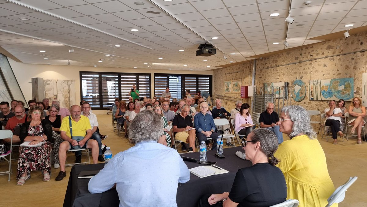 ConsellRep's tweet photo. 🔴 Trobada de coordinació amb representants de prop d'un centenar de Consells Locals de tot el Principat a #Calonge.

Intervenen els consellers @CastellaToni, @TeresaVallverd1 i @MontserratCorr9.

#PreparemNos https://t.co/7FESp45rWP