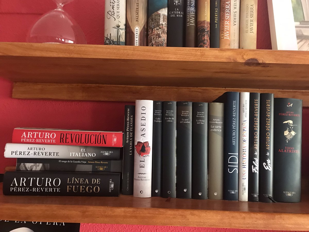 BGandulla's tweet photo. @perezreverte Mi humilde rincón Perez-Reverte, esperando ya al día 5 😊. Con toda mi admiración D. Arturo. https://t.co/MqSwu0R5LS